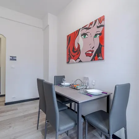 Monik House: Central House With Parking Apartman