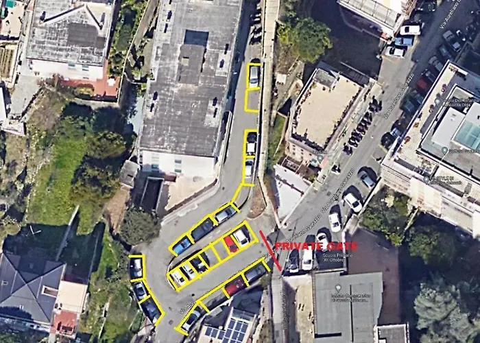 Monik House: Central House With Parking Apartman