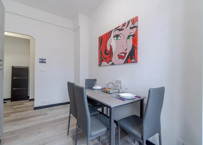 Monik House: Central House With Parking Apartman
