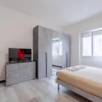 Apartamento Monik House: Central House With Parking Génova